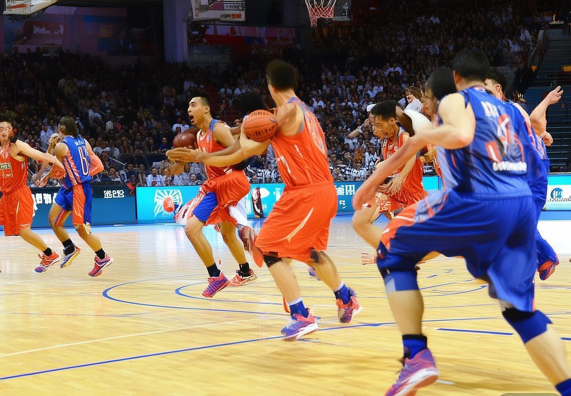 2015-2016 CBA佛山VS山西对决战术解析与球星表现对比